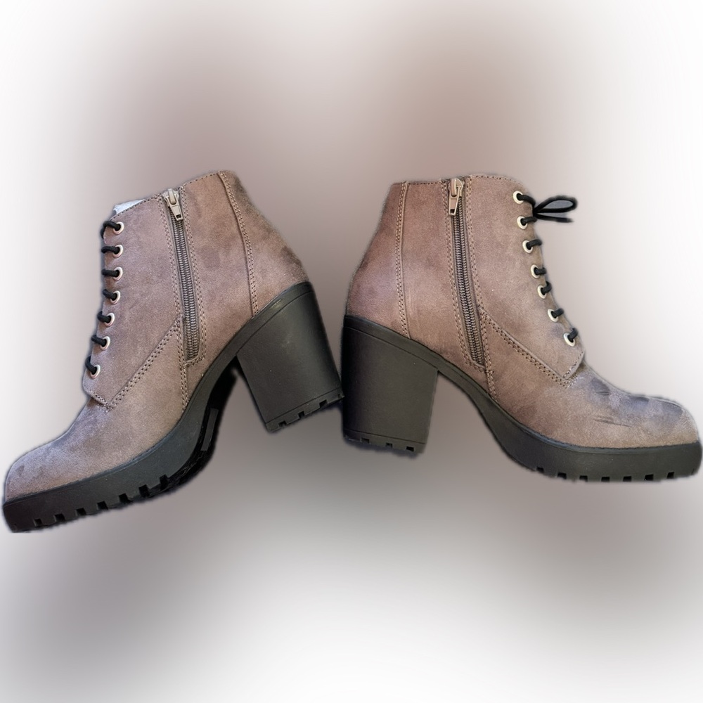 NWT Soda Second Lug Sole Chunky Heel Combat Ankle Bootie Lace w/Side Zipper 8.5